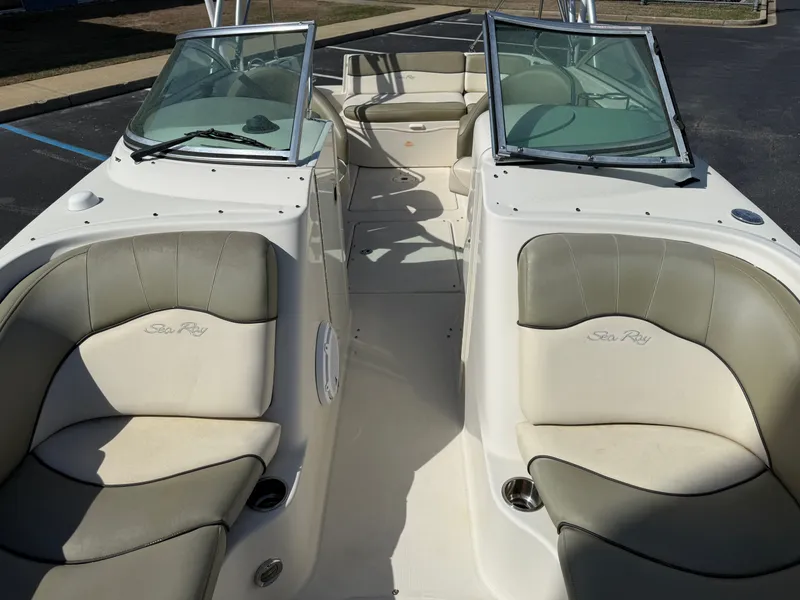 Slide: The Image of Sea Ray 240 Sundeck 2005 - 14
