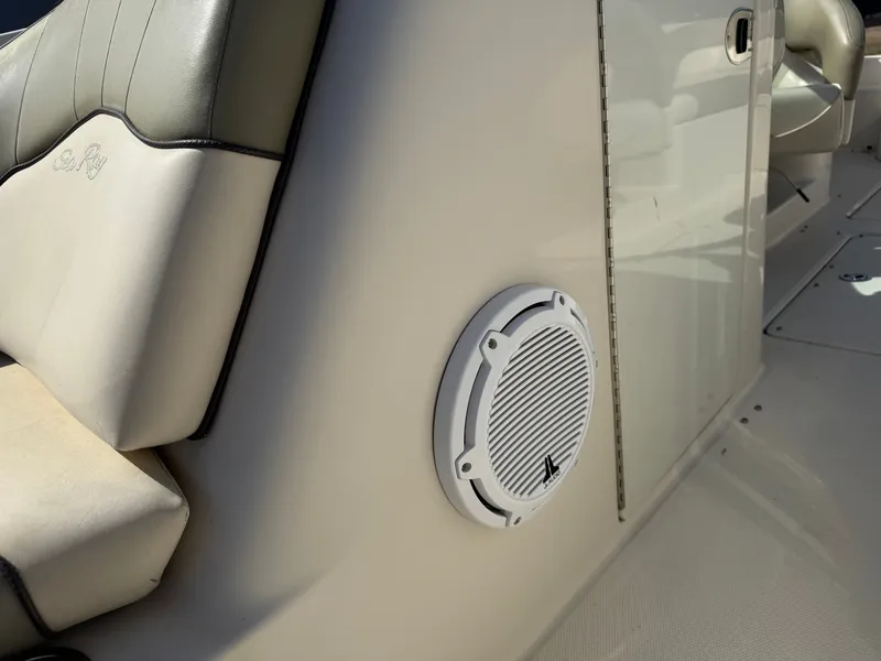 Slide: The Image of Sea Ray 240 Sundeck 2005 - 15