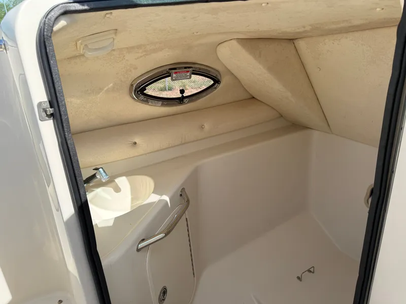 Slide: The Image of Sea Ray 240 Sundeck 2005 - 16