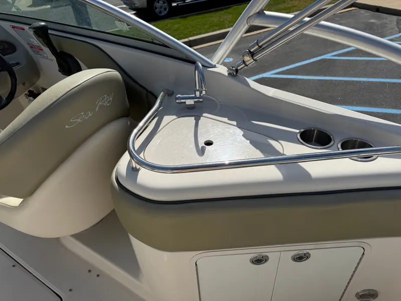 Slide: The Image of Sea Ray 240 Sundeck 2005 - 17