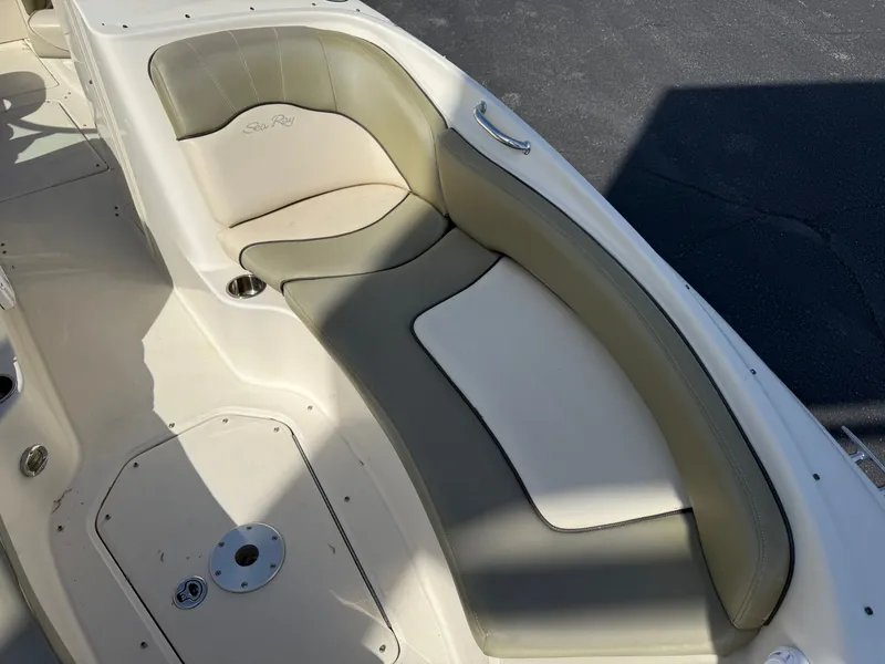 Slide: The Image of Sea Ray 240 Sundeck 2005 - 20