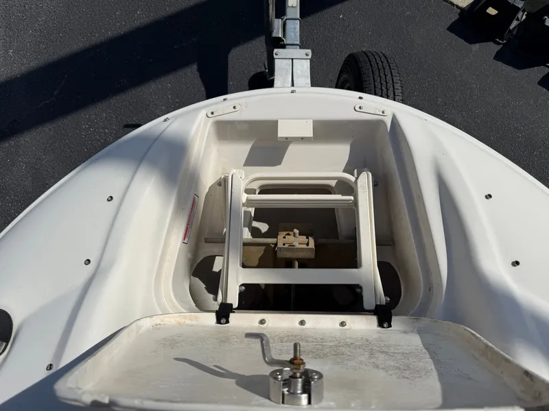 Slide: The Image of Sea Ray 240 Sundeck 2005 - 23