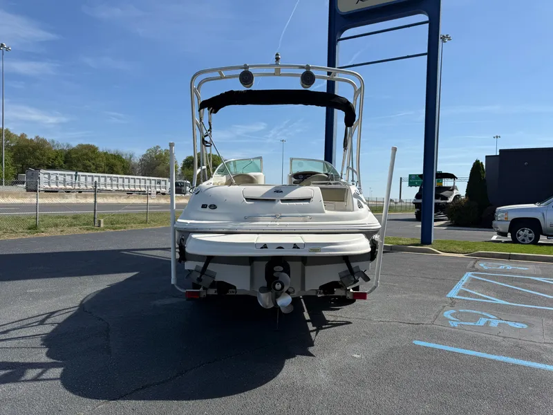 Slide: The Image of Sea Ray 240 Sundeck 2005 - 5
