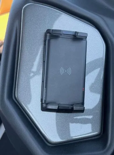 Slide: The Image of Wireless charging pad on Supreme S240, 2025 model dashboard. - 15