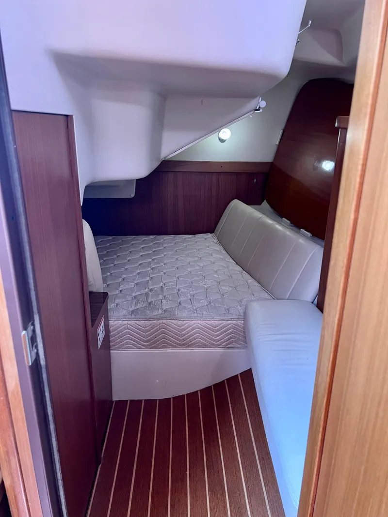 Slide: The Image of Catalina 375 2012 - 42