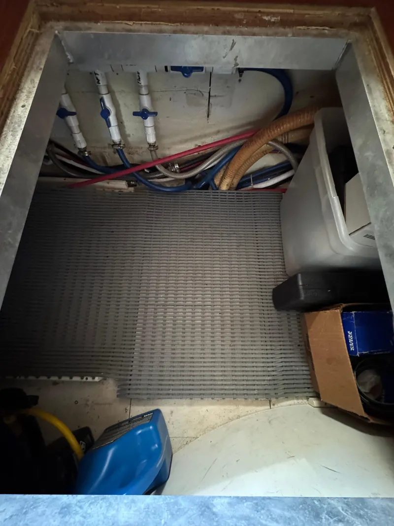 Slide: The Image of Carver Yachts 41 Cockpit Motor Yacht 2005 - 38