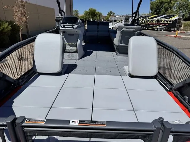 Slide: The Image of Sea-Doo Switch Sport 21 2025 - 11