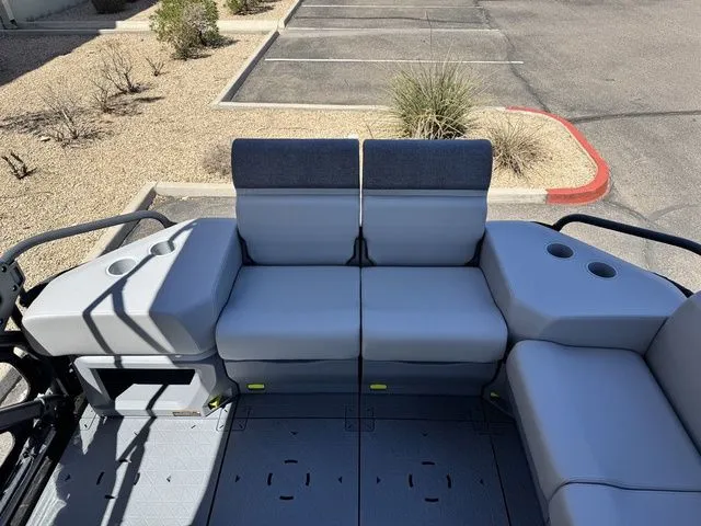 Slide: The Image of Sea-Doo Switch Sport 21 2025 - 12