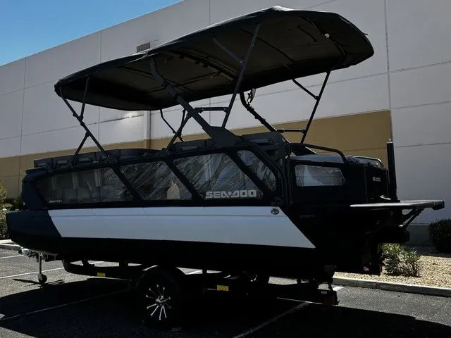 Slide: The Image of Sea-Doo Switch Cruise 21 2024 - 10