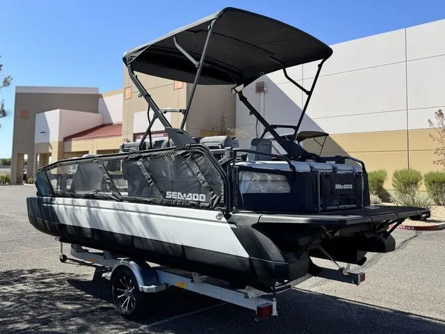 Slide: The Image of Sea-Doo Switch Sport 21 2025 - 5