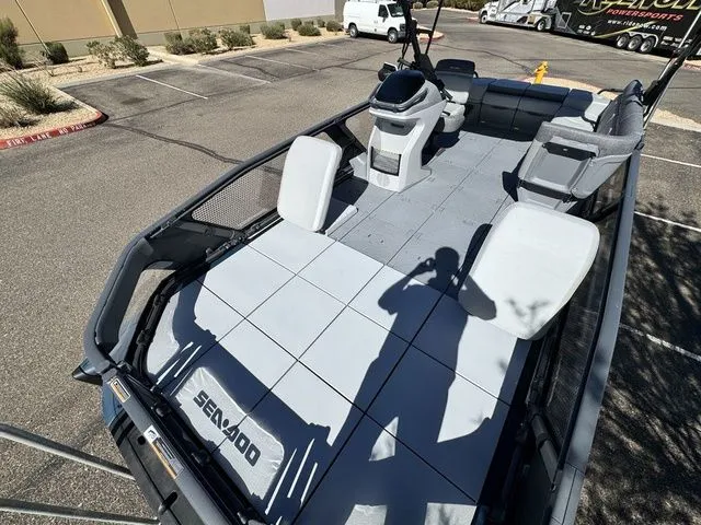 Slide: The Image of Sea-Doo Switch Sport 21 2025 - 8