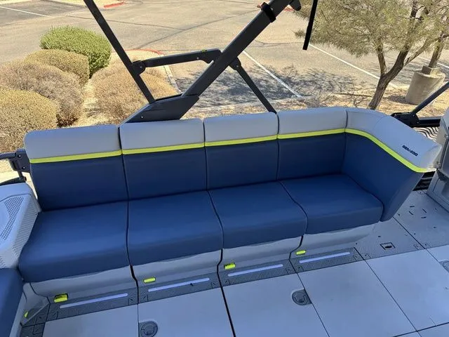 Slide: The Image of Sea-Doo Switch Cruise Limited 21 2025 - 10