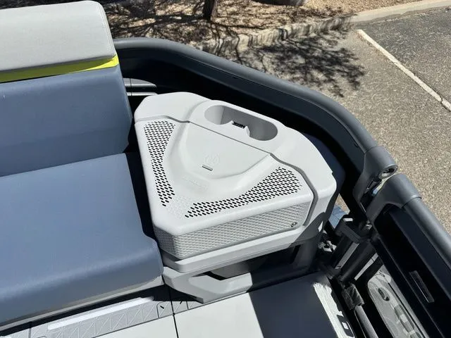 Slide: The Image of Sea-Doo Switch Cruise Limited 21 2025 - 13