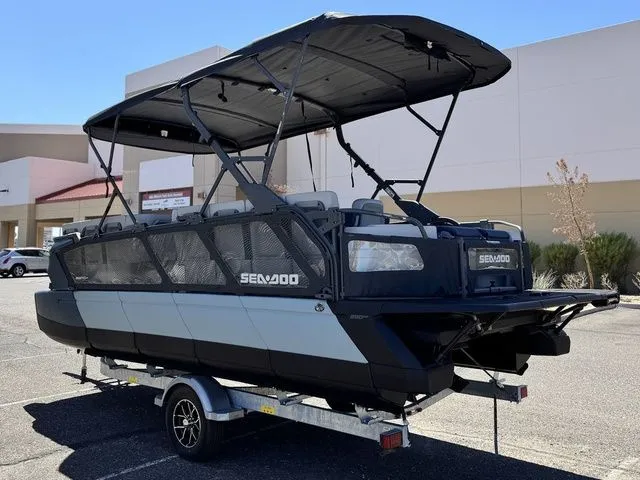 Slide: The Image of Sea-Doo Switch Cruise Limited 21 2025 - 6