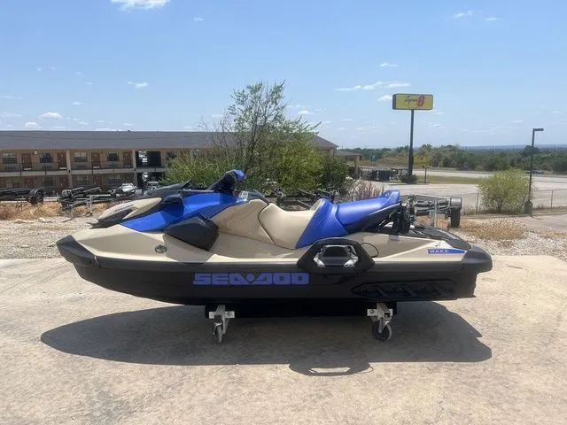 Slide: The Image of Sea-Doo Wake 170 2025 - 5