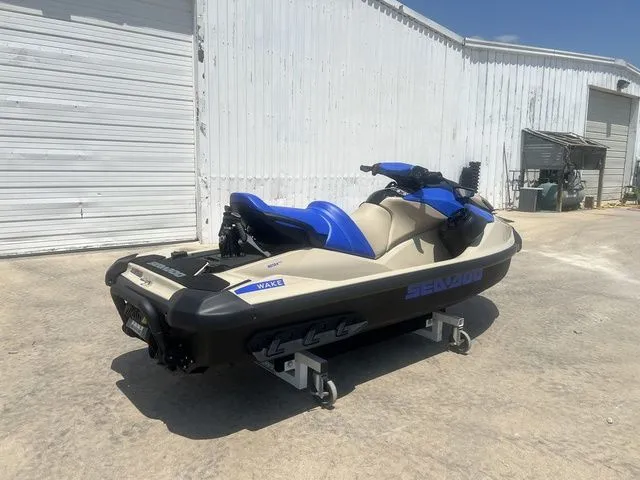 Slide: The Image of Sea-Doo Wake 170 2025 - 8