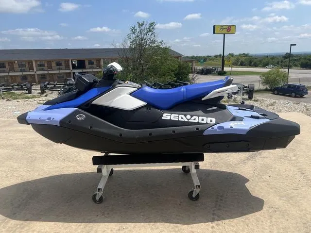 Slide: The Image of Sea-Doo Spark for 3 2025 - 5