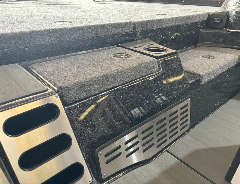 Slide: The Image of Falcon F20 PREDATOR 2025 - 19