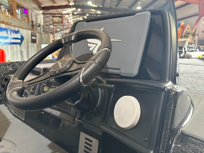 Slide: The Image of Falcon Boats F20 PREDATOR 2025 - 7