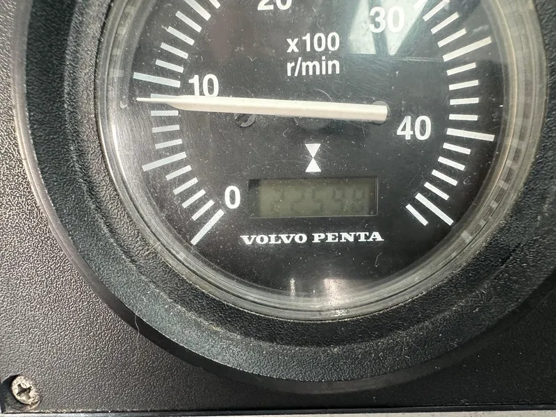 Slide: The Image of Volvo Penta tachometer displaying RPM, Radon 26, 1987 model. - 24