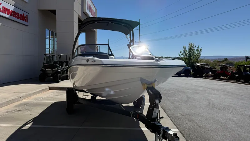 Slide: The Image of 2025 Yamaha Boats AR195 on trailer outside dealership, sunny day. - 20
