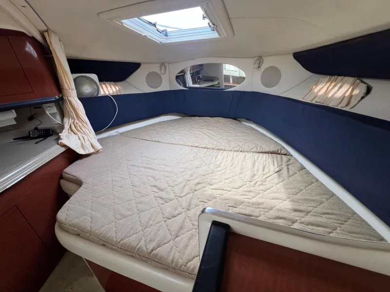 Slide: The Image of 2005 Sea Ray 290 Amberjack cabin with cozy bed and skylight. - 15