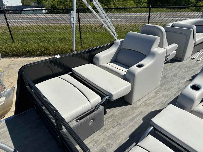 Slide: The Image of 2022 Crest Classic DLX SLRC 220 pontoon boat with comfortable seating and modern design. - 18