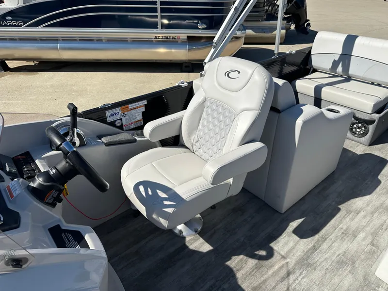 Slide: The Image of Captain's chair on 2022 Crest Classic DLX SLRC 220 pontoon boat, featuring luxurious seating. - 9