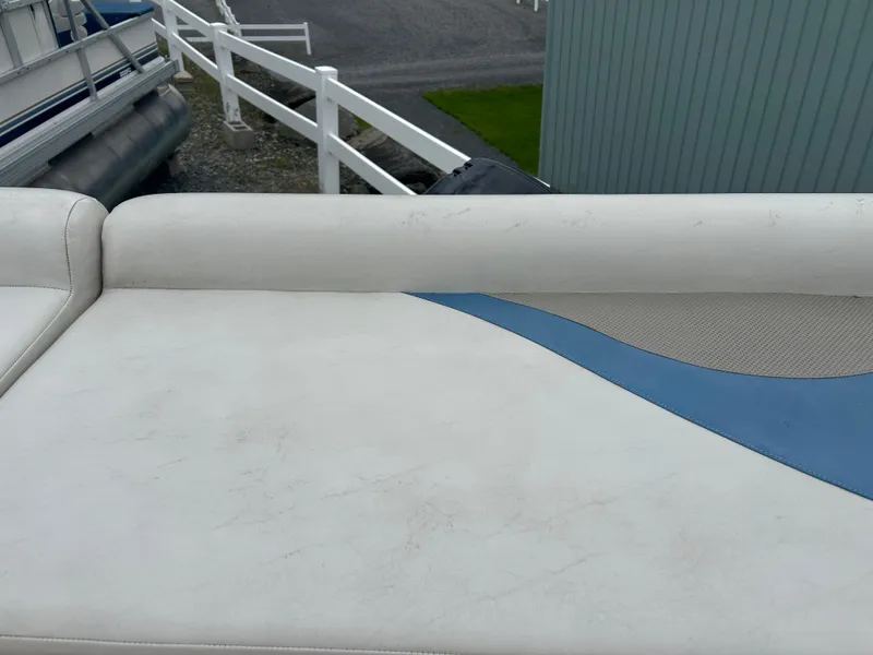 Slide: The Image of 2007 Avalon Windjammer 18' boat seat with white and blue upholstery. - 20