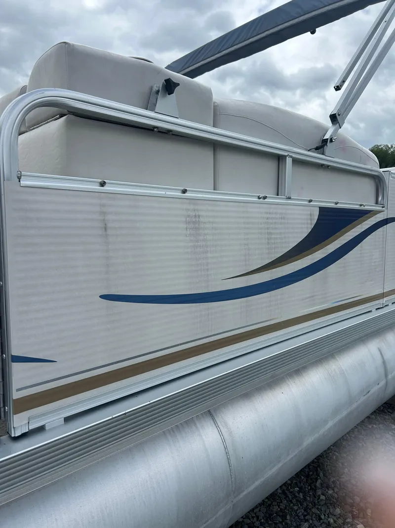 Slide: The Image of 2007 Avalon Windjammer 18' pontoon boat with blue and brown wave design. - 6