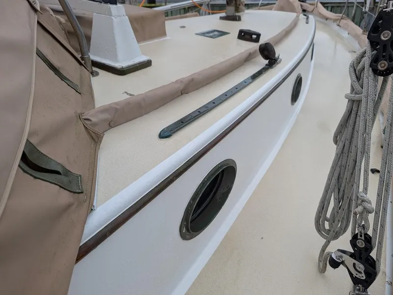 Slide: The Image of 1977 Alajuela 38 Mk1 sailboat deck with ropes and portholes. - 13