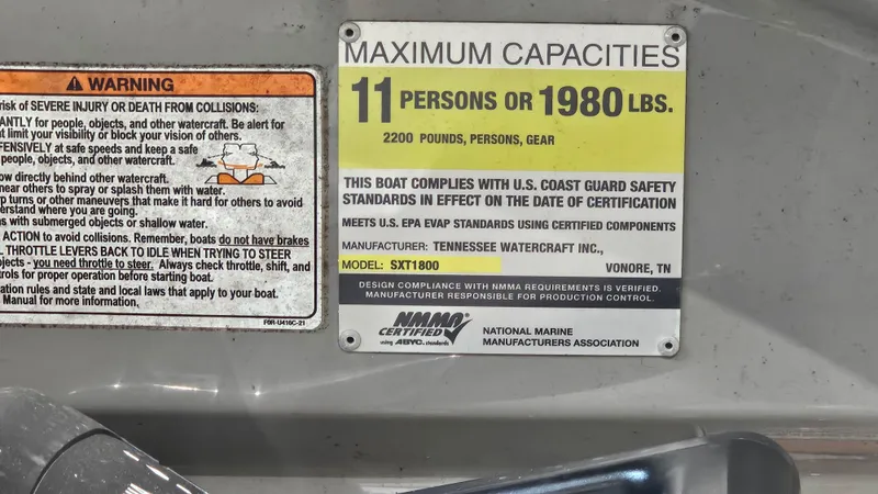 Slide: The Image of 2011 Yamaha Boats 242 Limited S capacity label: 11 persons or 1980 lbs maximum. - 23