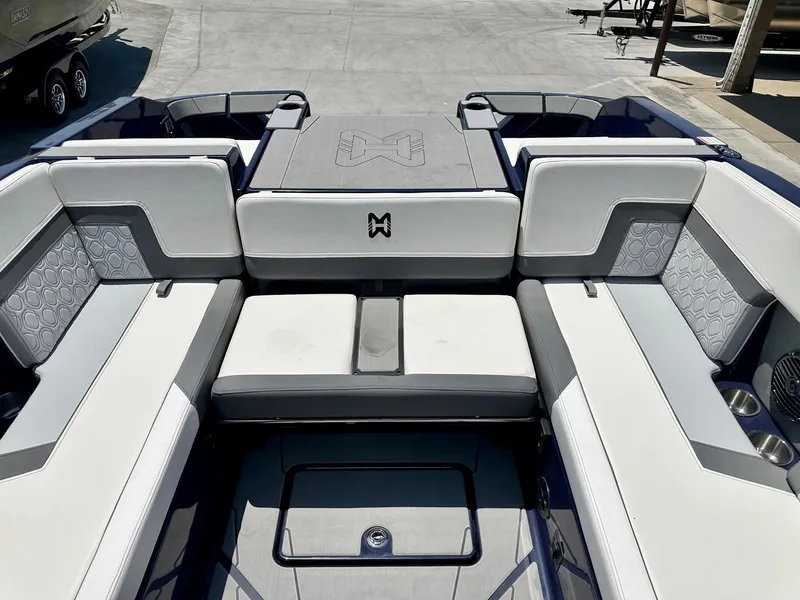 Slide: The Image of Heyday Wake Boats H22 2025 - 15