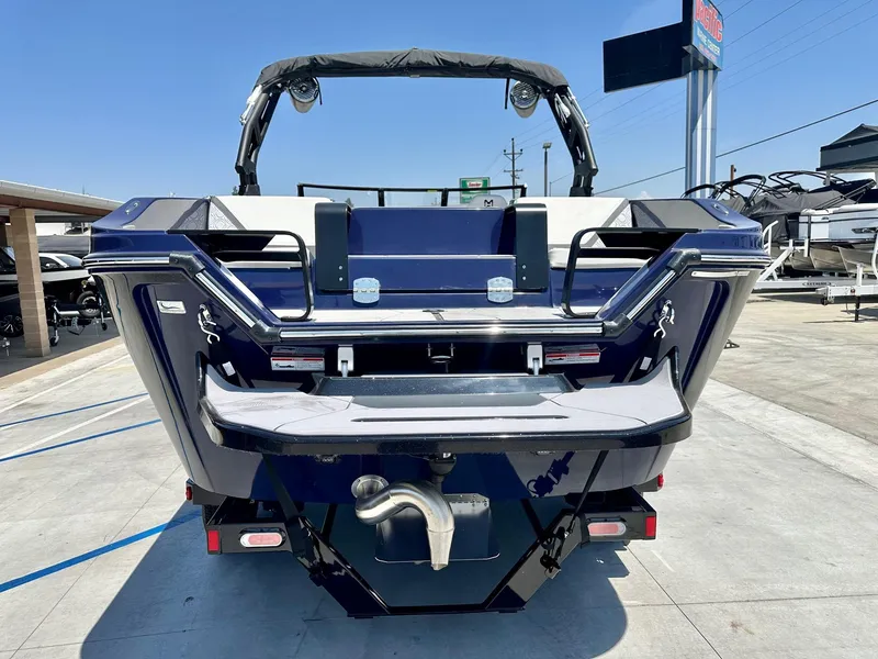 Slide: The Image of Heyday Wake Boats H22 2025 - 3