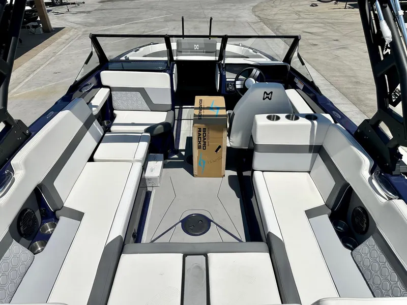 Slide: The Image of Heyday Wake Boats H22 2025 - 4