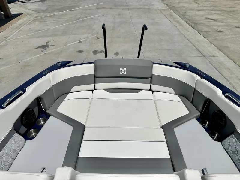 Slide: The Image of Heyday Wake Boats H22 2025 - 6