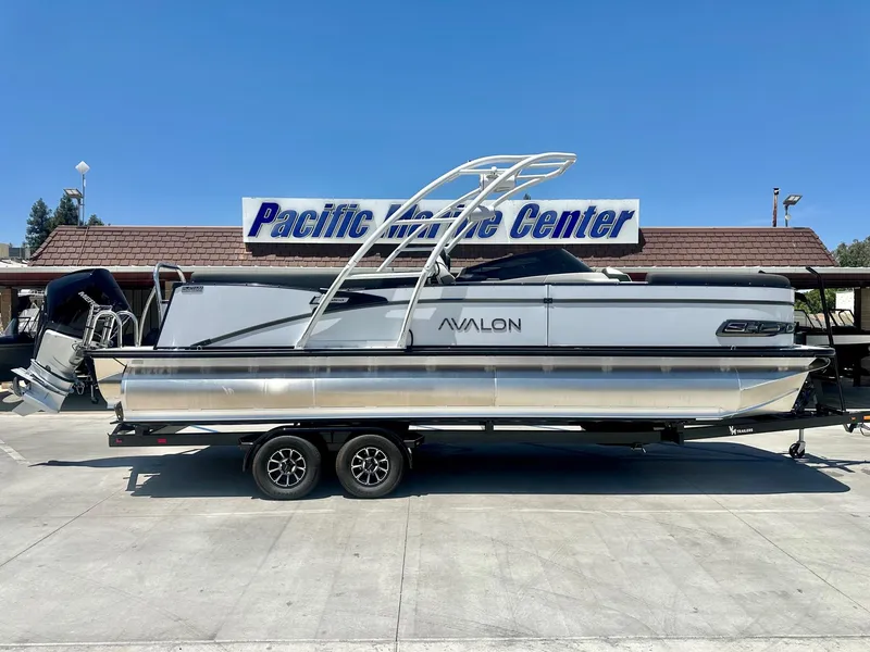 The Image of Avalon Catalina - 25 FT Quad Lounger Windshield w/ 300HP Mercury Verado! 2025 - 1