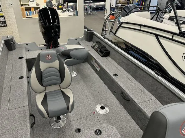 Slide: The Image of Alumacraft Voyageur 175 Tiller 2024 - 5