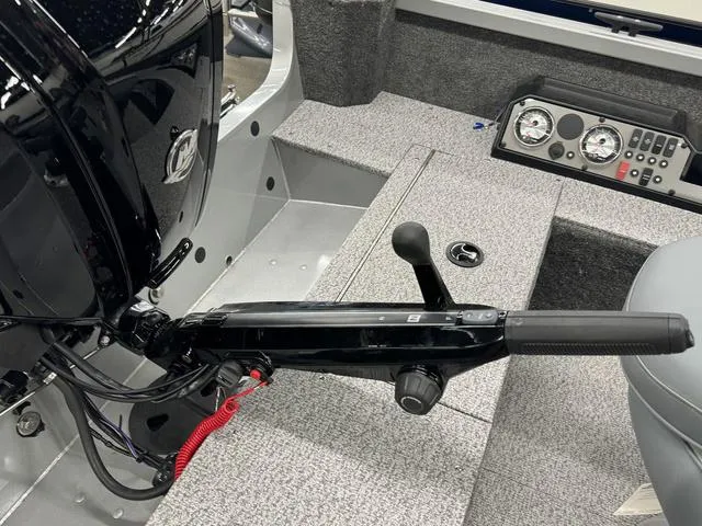 Slide: The Image of Alumacraft Voyageur 175 Tiller 2024 - 6