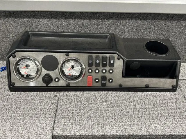 Slide: The Image of Alumacraft Voyageur 175 Tiller 2024 - 7