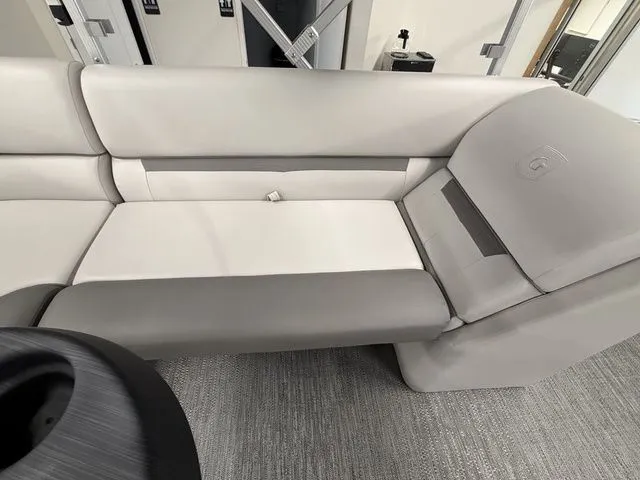 Slide: The Image of Godfrey SW 2086 CX 2024 - 10