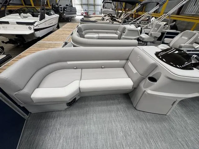 Slide: The Image of Godfrey SW 2086 CX 2024 - 4