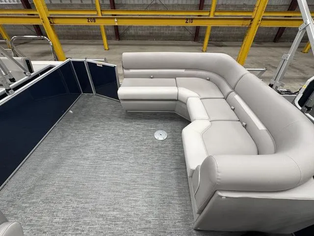 Slide: The Image of Godfrey SW 2086 CX 2024 - 7