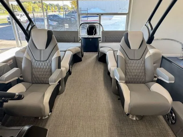 Tahoe Grand Tahoe 2585 LTD QLS 2025 for Sale | MarineSource