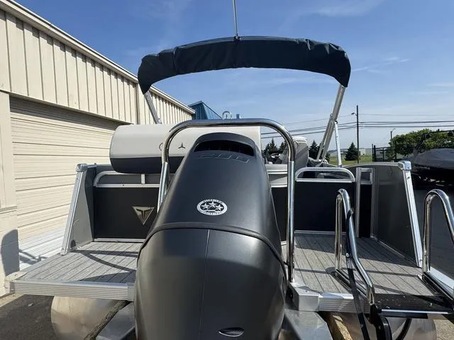 Slide: The Image of Tahoe Cascade 2385 VRL 2025 - 4