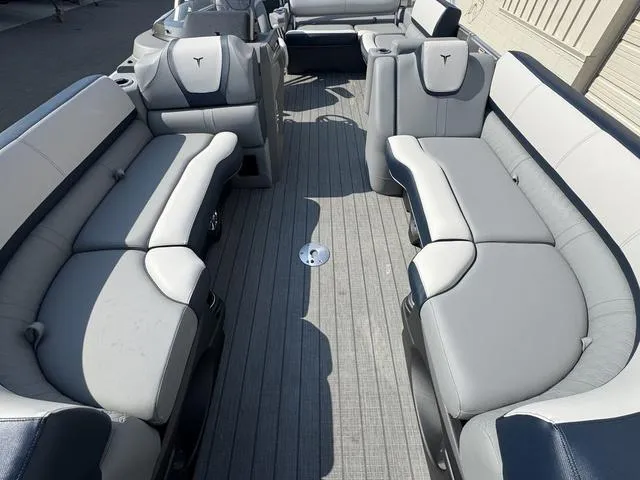 Slide: The Image of Tahoe Cascade 2385 VRL 2025 - 5