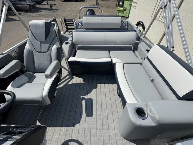 Slide: The Image of Tahoe Cascade 2385 VRL 2025 - 8