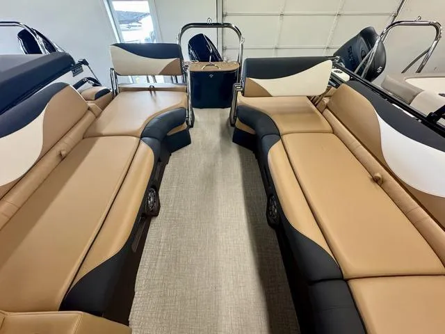 Slide: The Image of Tahoe LTZ 2585 QLS 2025 - 12