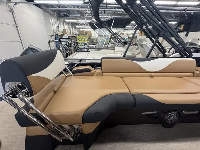 Slide: The Image of Tahoe LTZ 2585 QLS 2025 - 14