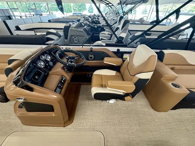 Slide: The Image of Tahoe LTZ 2585 QLS 2025 - 8